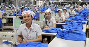quần đồng phục của nữ công nhân